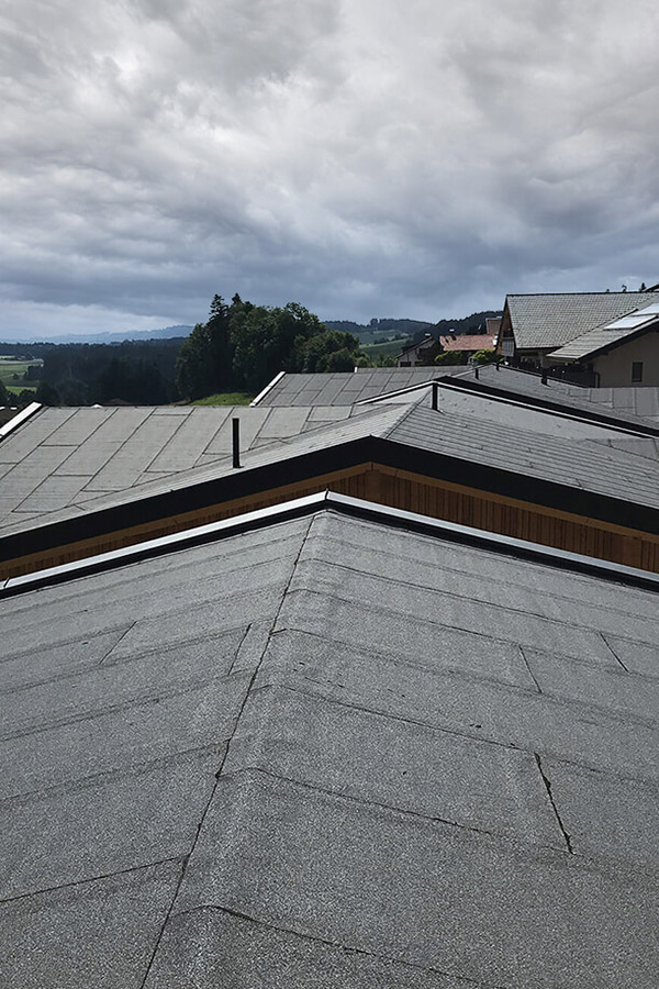 Dachdeckung auf gewerblichem Gebäude